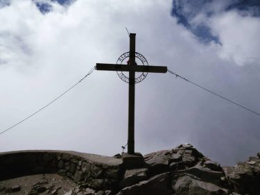 Hafelekarspitze on the Nordkette in Innsbruck #nordkette #innsbruck #austria #alps #alpen #mountains #mountaintop #mountainpeak&hellip;