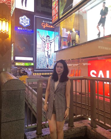 Finally got the chance to take picture with the most famous Glico Man in…