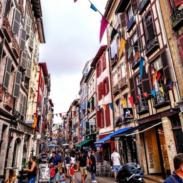 . . . . . . #bayonne #frenchroadtrip #visitfrance #vwtravels #instatravel #instapassport #travelgram&hellip;