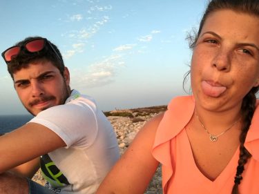 Trova qualcuno più matto di te che ti faccia sentire normale