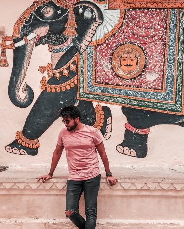 Desi Graffiti. Swipe . . . #getlost  #explorer #optoutside  #worldshotz #theworldshotz #createexplore #exploretocreate  #discoverearth…