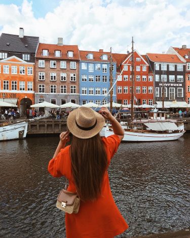 • #copenhagen #hat #tbt #styleinspo #køvenhavn #travelgram #travelgoals #hairgoals #sheisnotlost #explore #backpackersintheworld #iamtb #travelawesome&hellip;