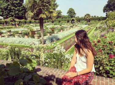 Beauty is all around us . . . #iamtb #coupletravelgoals #travelcouplegoals #travelcouplelife #traveling #london&hellip;