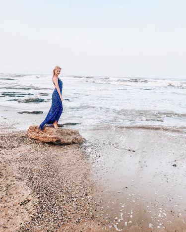 Хотелось бы начать день, вглядываясь, как волны омывают берег, как ветер треплет волосы и&hellip;