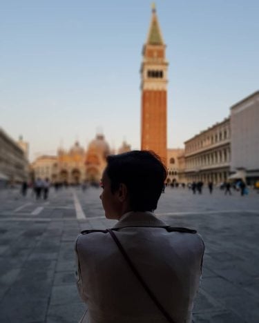 Golden hour is golden . . . #venice #sanmarcosquare #sunset #goldenhour #anatravels #instatravel #travelphotography…