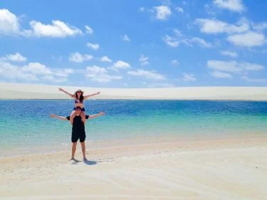 Parece um cenário de outro planeta, mas é “bem aí” hahahaha, os Lençóis Maranhenses…