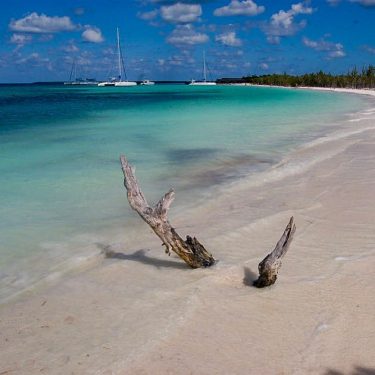 Chilling at Cayo blanco!! Realy one of the most beautiful beaches I have •…