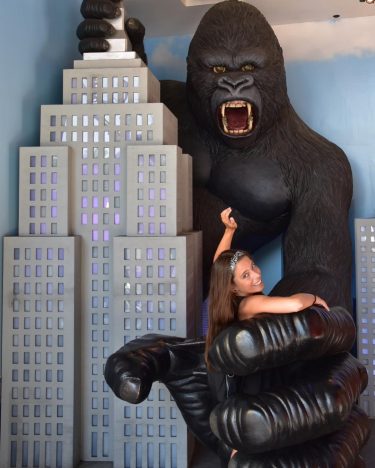 ???? ¡King Kong me atrapó! ???? • • • #kingkong #hollywood #walkoffame #losangeles #gorila…