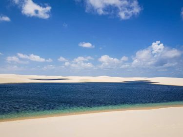 Uma palavra define os Lençóis Maranhenses: Surreal! . . . . #nature #aroundtheworld #wanderlust…