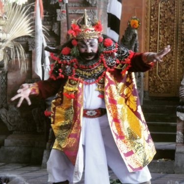 Jambe Budaya Barong Dance #bnesimppl #adoroviajar #amoviajar #adoroviajar #beautifuldestinations #beautplace #destinosincriveis #destinations #exploring #explore…