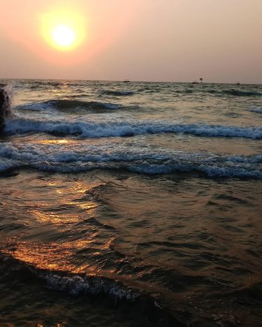 Sea waves . . Cc:- @aastha_2401 . . . ———————-tags———————— #autohash #sunset #beach #water…