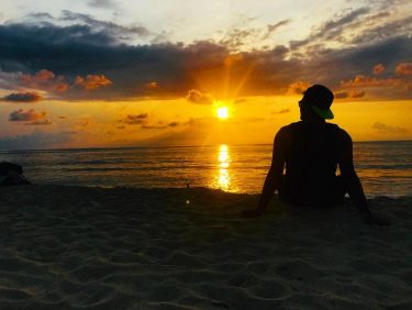 “Vida nada me debes, vida estamos en paz” . Los atardeceres en el pacífico…
