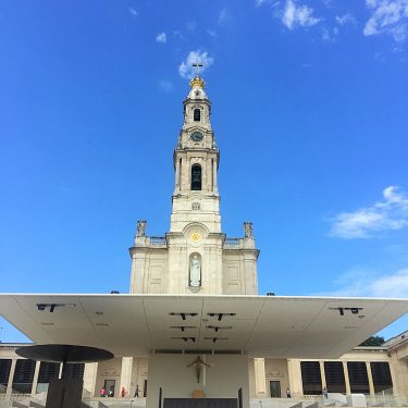 ???????? Fátima, antigamente uma cidade isolada, é hoje em dia um dos centros de…