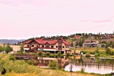 Loads of small town charm and rustic vibes when visiting Rocky Mountain National at…