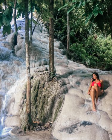 Who needs water parks when nature has so much to offer #StickyWaterfalls ⠀⠀⠀⠀⠀⠀⠀⠀⠀ ⠀⠀⠀⠀⠀⠀⠀⠀⠀…