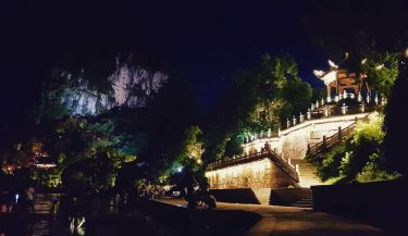 Along the boardwalk. . . . . #travel #trip #travelphoto #travelpic #travelaram #china #yangshuo…