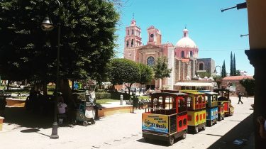 Pueblos mágicos Tequisquiapan #demochilazo #vivemexico #vive_mexico #mexicodesconocido #visitmexico #travel #travelrepost #viveamerica #get_repost #repost #traveling…