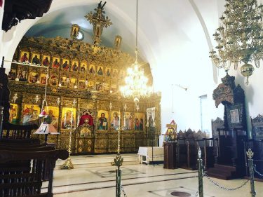 Aktif başka bir kilisenin içi. Burası çok büyüleyici. Burada yapılan ibadete tanık olmak beni…