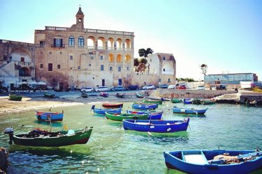 ¿Conoces San Vito? Descubre su precioso puerto flanqueado por la impresionante abadía en honor…