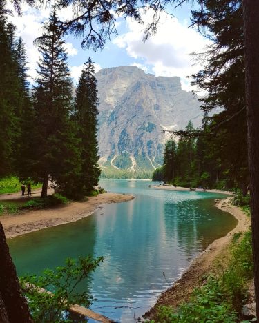 Postcard. #lagodibraies #braies #lake #trentino #sudtirol #visitsouthtyrol #altoadige #dolomiti #amazingplacetovisit #italy #igersitalia #bellaitalia #igersmood…