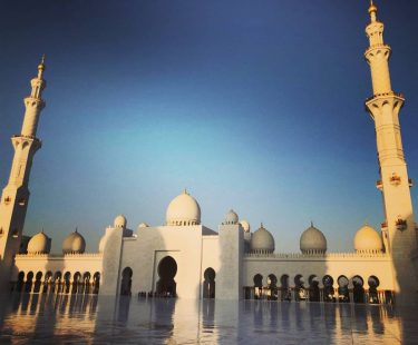 Grand Mosque, Abu Dhabi #grandmosqueabudhabi #abudhabi #visitabudhabi #uae #traveldubai #mosque #beautifularchitecture #traveldiary #travelgirl #travelblogger…