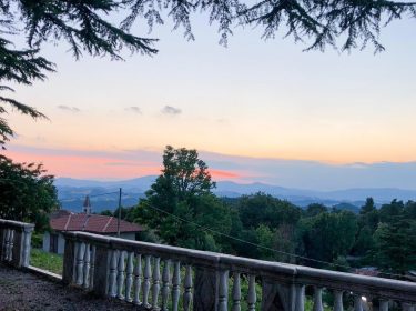 Quando ero piccola ho detto al sole che lo amavo e da allora lui,…