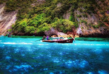 ||The traditional boat of Thailand|| This photograph is a throwback from my last trip…