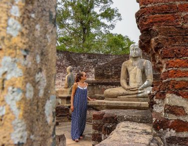 Entre ruinas ~ no esperábamos encontrarnos con tantos templos, ruinas y estupas en Sri…