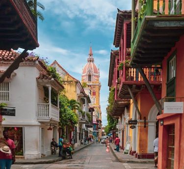 Calles de Cartagena . . . . . . . . . #travel #traveler…