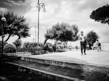 Gate number 8 or 9? #porto #sorrento #sorrentocoast #sorrentoitaly #sorrentoport #sorrentoporto #surrentum #surriento #volgoitalia…