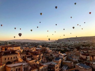 Morning view ️ . . . #wokeuplikethis #early #mornings #sunrise #upintheair #hotairballoon #newexperience #amazingplace&hellip;
