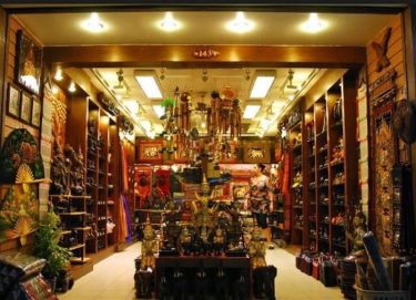 Phuket traditional shop #beautifulplaces #landscapstyles #travelphotography #travelblogger #voyage #folkmagazine #chicago #exklusiveshot #visualsofearth #beautifuldestinations #ilovetravel…