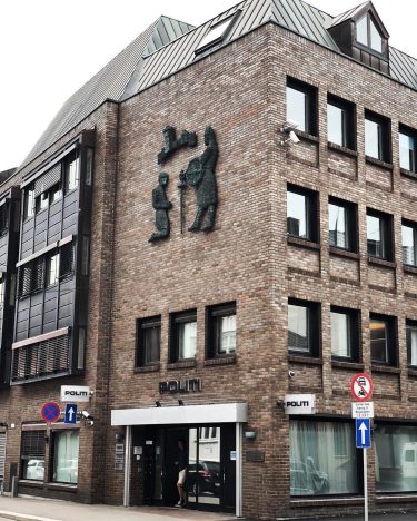 Police‍️‍️ #travelblogger #travelphotography #traveldiaries #tønsbergwalkingstreet #blurry #sightseeing #lovetravel #naturelovers #norwegiangirl #desi #paki #followmeforfollownottounfollow #instapic&hellip;