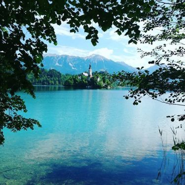 I am thinking that a beautiful place  I wanna go there #beautifulplaces #landscapstyles #travelphotography #travelblogger…