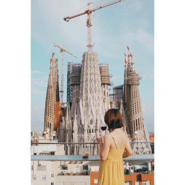 Cheers to the masterpiece #barcelona #spain #sagradafamilia# #globetrotter #ladiesgoneglobal #travelaroundtheworld #girlswhotravel #femmetravel #TheTravelWomen #travelinladies…