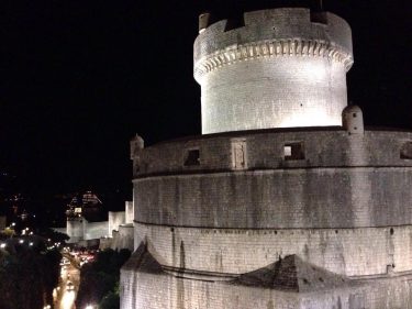 Walls of Dubrovnik ???????????? #girlsdreamtravel #traveldreamseekers #iamtb #speechlessplaces #damestravel #croatia #travellikeagirl #wearetravelgirls #dubrovnik #dubrovnikoldtown…