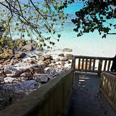 Sortir de sa chambre, descendre les escaliers et avoir ses pieds dans l’eau. C’est…