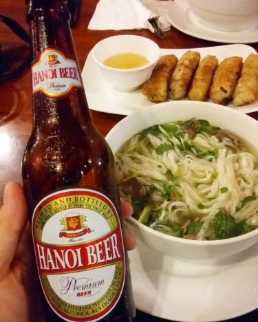 Tastant Vietnam #vietnam #igersvietnam #hanoi #cerveza #pho #comida #menjar #comidavietnam #viatjar #viatje #cervesa #beer…