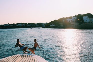 Chasing the sunset . . . . . . #summersunselection #primerolacomunidad #besteurope #besttravelphoto #bestcommunity&hellip;