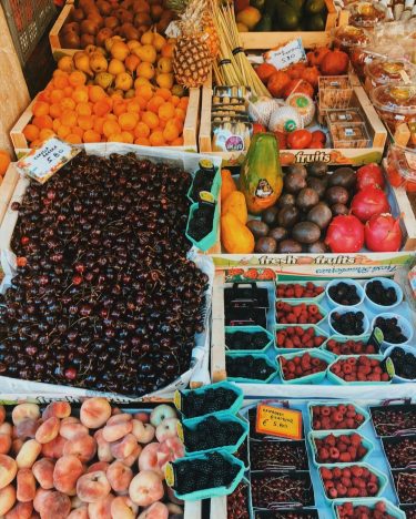 • A fruit a day keeps Monday away • #fresh #monday #foodie #foodporn #fruitmarket…