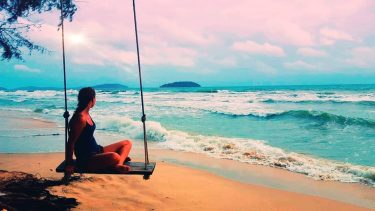 #sihanoukville #otresbeach #cambodiangirl #relaxing #sunset #cambodia #cambodianculture #photography #travelblogger #travelthroughlenses #beautifulcolours #travellingmakesmehappy #travel #travelling…