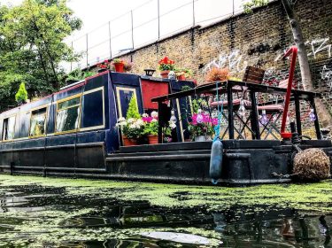 Walking around the candem Town river our favourite place of london! #boat #candemtown #traveladdict…