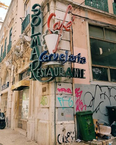 Street life. . . . . #steetlife #girlaroundworld #paris #travelinladies #thegypsymovement #iamtb #parisienne #girlsthatwander&hellip;