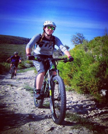 Hay sonrisas que iluminan una vida There is smiles that illuminate a life #BIKEGIRL…