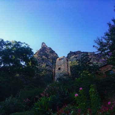 Narikala (Georgian: ნარიყალა) is an ancient fortress overlooking Tbilisi, the capital of Georgia. #Tbilisi #Georgia #instageorgia #instatbilisi #instawalk&hellip;