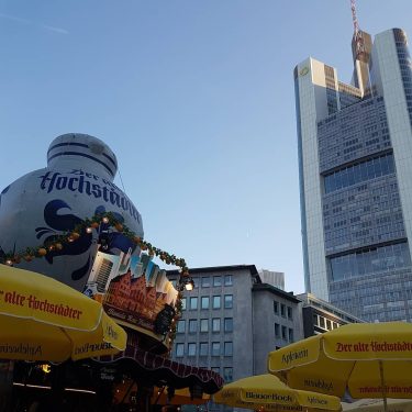 Frankfurt und Apfelwein . #frankfurtdubistsowunderbar #frankfurtammain #ffm #frankfurt #frankfurtskyline #mainhattan #deutschland #deutschland_greatshots #ig_frankfurt #igersfrankfurt…