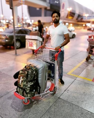 Bye bye Arab #dubainightlife #dubaistyle #dubai???????? #dubaidiaries???????? #unitedarabemirates???????? #dubaiinternationalairport #arabic #arabiannights #yogi #beardsofinstagram #travelingyogi…
