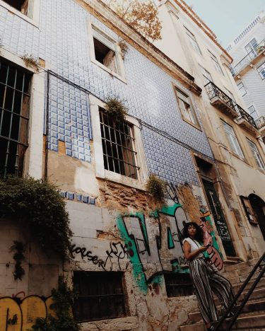 Encore Lisbonne. . . . . #streetlife #girlaroundworld #paris #travelinladies #thegypsymovement #iamtb #parisienne #girlsthatwander&hellip;