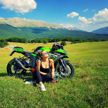 #iamtb #bnesimppl #riders #girlsonbikes #photo #abruzzo #kawasakininja #travelphotography #bikers #nature #photooftheday #instamood #colorfull #goodmood…