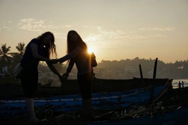 ️ . . . #kerala #throwback #travel #travlr #keralatourism #travelrealindia #sunrise #mornings #beachlove #bffgoals…